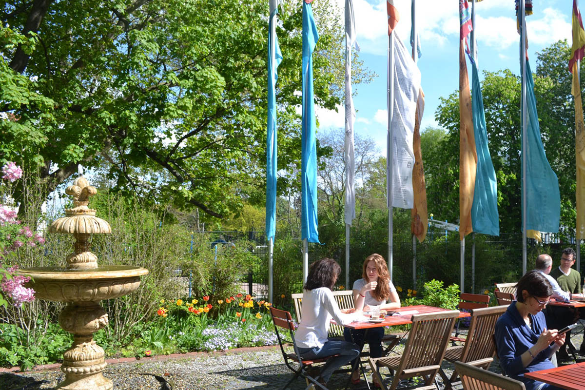 Lotus Lounge Berlin Garten